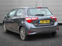 Used Toyota Yaris Hybrid 100 HP (73 kW) 2017 Grey Hatchback