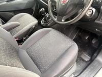 Begagnad Fiat Doblò 2021 Vit Minibuss