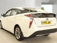 Used Toyota Prius 2016 White Hatchback
