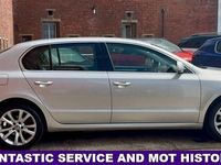 Usado Skoda Superb GreenLine 105 CV (77 kW) 2012 Plateado Utilitario