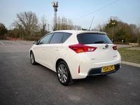 Used Toyota Auris Hybrid 2014 White Hatchback