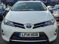 Usado Toyota Auris Hybrid 136 HP (100 kW) 2014 Branco Carrinha