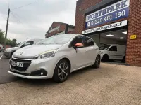 Used Peugeot 208 Roland Garros 110 HP (80 kW) 2016 White Hatchback
