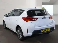 Used Toyota Auris Hybrid 136 HP (100 kW) 2014 White Hatchback