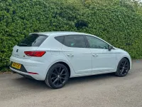 Begagnad Seat Leon Black Edition 150 HK (110 kW) 2020 Vit Halvkombi