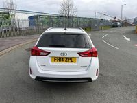 Used Toyota Auris 90 HP (66 kW) 2014 White Estate
