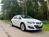 Used Vauxhall Astra 2013 White Hatchback