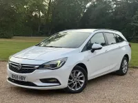 Used Vauxhall Astra Design Edition 136 HP (100 kW) 2019 White Estate