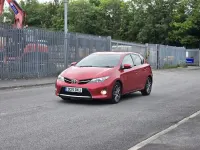 Used Toyota Auris 90 HP (66 kW) 2015 Red Hatchback