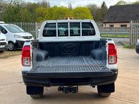 Used Toyota HiLux Active 150 HP (110 kW) 2022 White Pickup