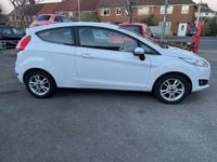 Used Ford Fiesta Zetec 2014 White Hatchback