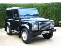 Used Land Rover Defender 122 HP (89 kW) 2013 Green Estate