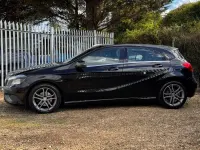 Begagnad Mercedes A180 2014 Svart Halvkombi
