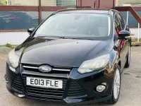 Usado Ford Focus Zetec 125 HP (91 kW) 2013 Preto Citadino