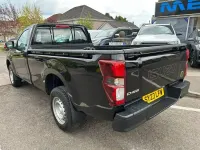 Second-hand Isuzu D-Max 164 CP (120 kW) 2023 Negru Pickup