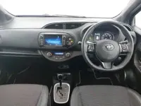 Used Toyota Yaris Hybrid 100 HP (73 kW) 2017 Blue Hatchback