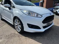 Used Ford Fiesta Zetec 125 HP (91 kW) 2014 White Hatchback