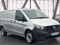 Usado Mercedes Vito Progressive 136 HP (100 kW) 2022 Prateado Van