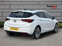 Begagnad Vauxhall Astra Edition 143 HK (105 kW) 2021 Vit Halvkombi