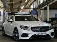 Begagnad Mercedes E220 AMG line 194 HK (142 kW) 2019 Vit Sportkupé