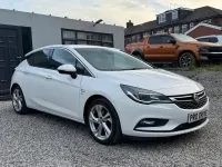 Used Vauxhall Astra SRi 136 HP (100 kW) 2017 White Hatchback
