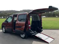 Gebraucht Peugeot Rifter Allure 100 PS (73 kW) 2019 Braun Van / Kleinbus