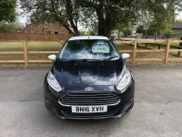 Usado Ford Fiesta Zetec 82 CV (60 kW) 2016 Negro Utilitario