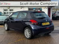 Used Peugeot 208 Signature Sky 82 HP (60 kW) 2019 Blue Hatchback