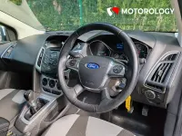 Begagnad Ford Focus Zetec 115 HK (84 kW) 2012 Vit Halvkombi