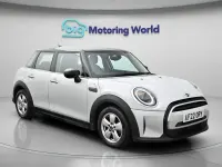 Usado Mini Cooper Classic 136 HP (100 kW) 2022 Prateado Citadino