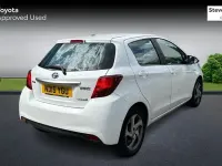 Used Toyota Yaris 101 HP (74 kW) 2015 White Hatchback