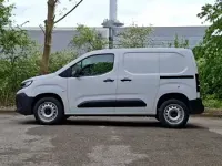 Second-hand Peugeot Partner 2024 Alb Monovolum