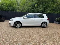 Begagnad VW Golf VI SE 105 HK (77 kW) 2010 Vit Halvkombi