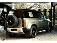Usado Land Rover Defender First Edition 240 HP (176 kW) 2020 Verde SUV