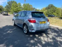 Used Toyota Auris Hybrid 136 HP (100 kW) 2011 Blue Hatchback