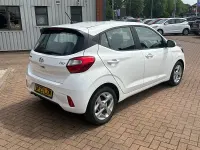 Used Hyundai i10 SE 67 HP (49 kW) 2023 White Hatchback