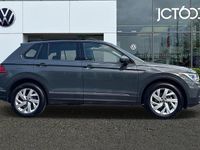Usado VW Tiguan Life 150 HP (110 kW) 2024 Cinzento SUV