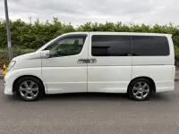 Usado Nissan Elgrand 2022 Blanco Monovolumen