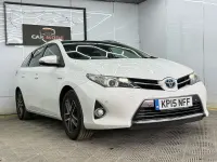 Used Toyota Auris Hybrid 2015 White Estate