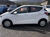 Used Hyundai i10 SE 67 HP (49 kW) 2016 White Hatchback
