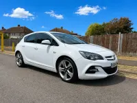 Used Vauxhall Astra Edition 140 HP (102 kW) 2014 White Hatchback