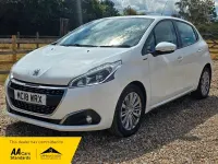 Used Peugeot 208 Signature Sky 2018 White Hatchback