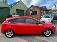 Begagnad Ford Focus Zetec 115 HK (84 kW) 2015 Röd Halvkombi