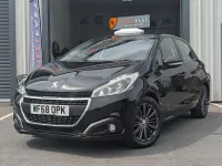 Used Peugeot 208 Signature Sky 82 HP (60 kW) 2018 Black Hatchback