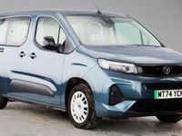 Second-hand Vauxhall Combo Design Edition 100 kW (136 CP) 2024 Albastru Monovolum