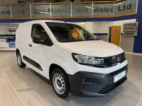 Used Vauxhall Combo S 100 HP (73 kW) 2024 White MPV