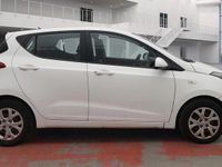 Used Hyundai i10 SE 66 HP (48 kW) 2014 White Hatchback