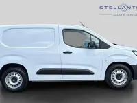 Second-hand Vauxhall Combo 98 kW (134 CP) 2025 Alb Monovolum