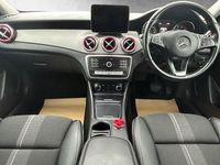 Used Mercedes GLA180 Urban 122 HP (89 kW) 2019 Red SUV