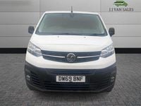 Used Vauxhall Vivaro S 100 HP (73 kW) 2020 White MPV